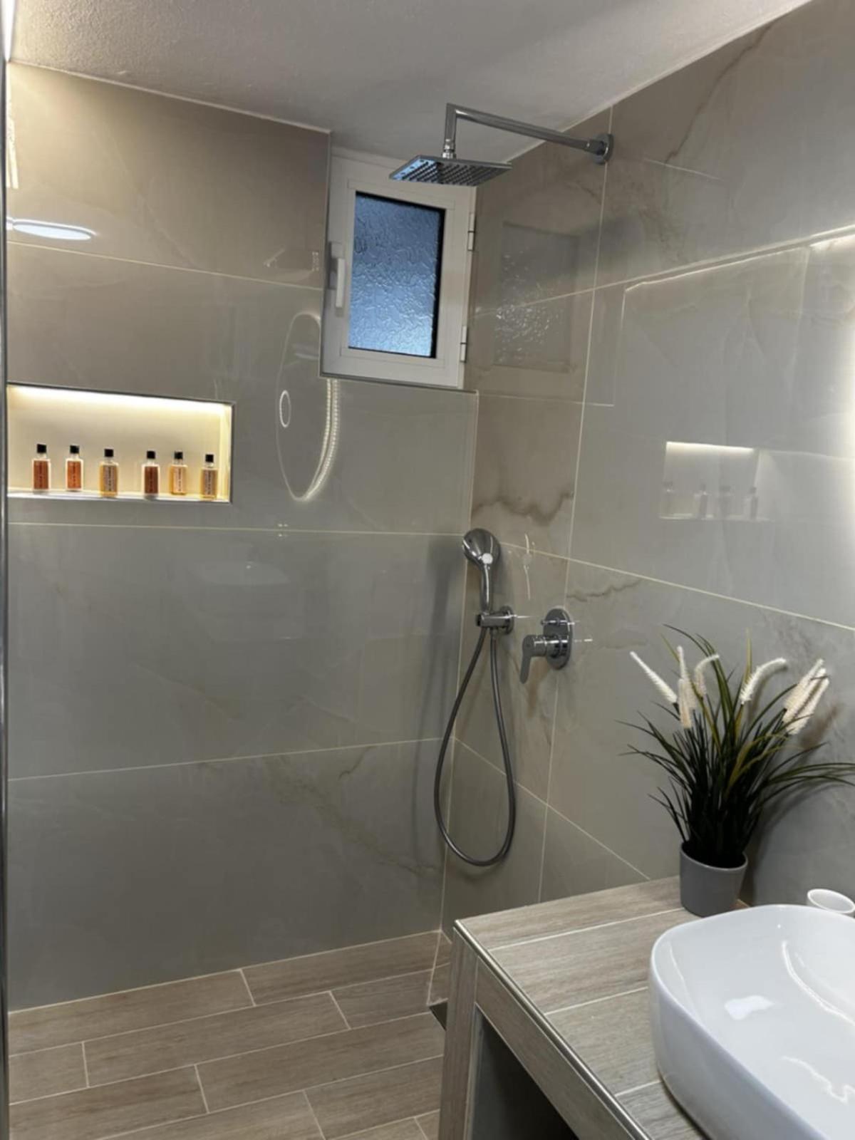 Bozikis House! A Cosy Apartment In The City Centre 斯基亚索斯镇 外观 照片